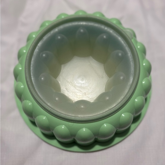 Vintage Green Tupperware Storage Container - Picture 4 of 8